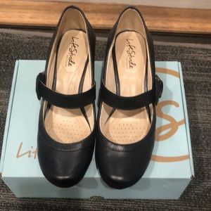 Life Stride Mary Jane style pump